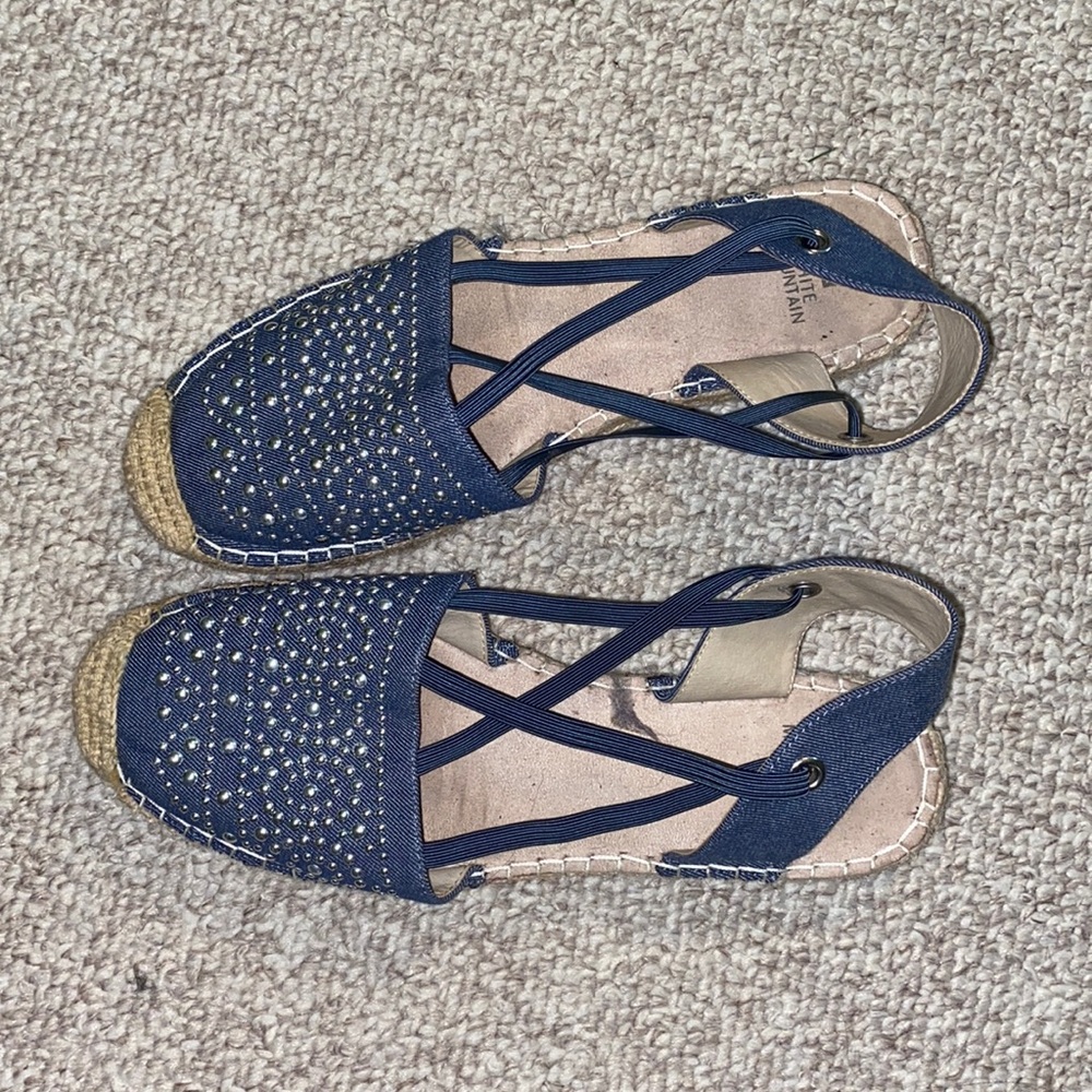 White Mountain Size 9 Sandals